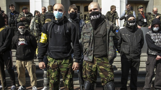 Правый сектор: "Порошенко и его соратники не смогут скрыться от революции, как Янукович"