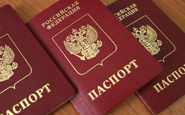 Для России начать выдавать свои паспорта жителям Донбасса еще хуже, чем открыто признать ЛНР и ДНР - СПЧ РФ
