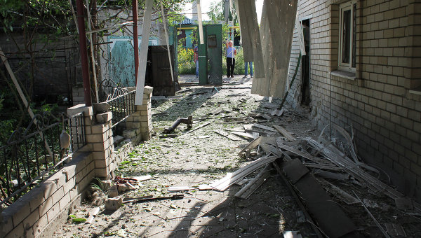 Четыре района Донецка минувшей ночью подверглись массированному обстрелу со стороны ВСУ, много разрушений