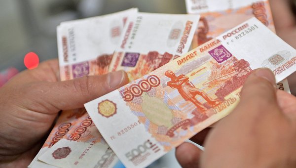 С 1 сентября 2015 года основной денежной единицей в ЛНР станет российский рубль