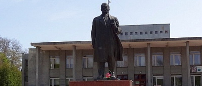 В Черниговской области восстановили поваленный националистами памятник Ленину