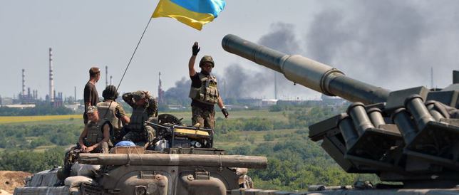 Киев продолжает стягивать вооружение к линии фронта