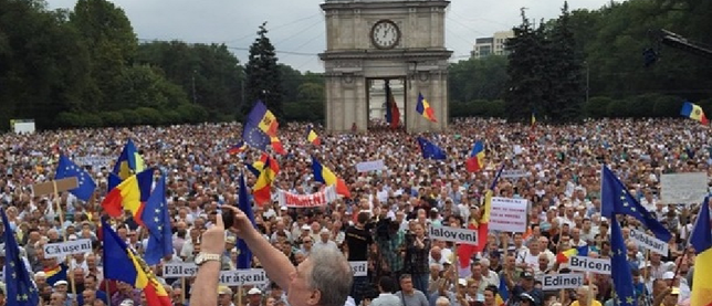 В столице Молдовы проходит крупнейший с 90-х годов антиправительственный митинг