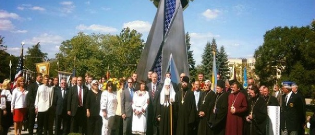 Украина открыла памятник "небесной сотне" в Чикаго