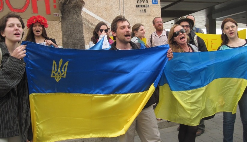 Украинские консульства перестали считать жителей Донбасса гражданами Украины