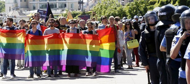 Европа предлагает Киеву отмену визового режима взамен на лояльность к геям