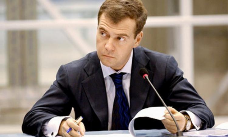 Медведев поручил готовить обращение в суд по взысканию с Киева $3 млрд
