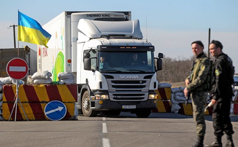 На границе с Крымом активисты блокады убирают все свои блокпосты