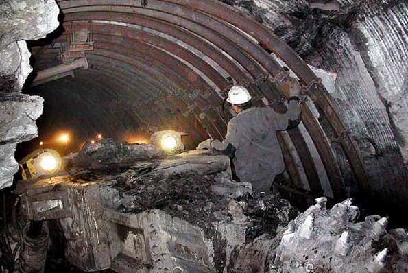 На двух шахтах в ДНР произошел обвал, есть пострадавшие.