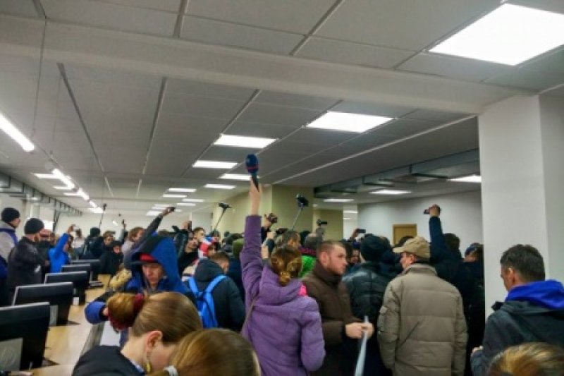 Автомайдан штурмует полицию Авакова: «Копы-убийцы!»