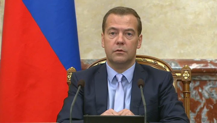 Медведев: НАТО хочет устроить новую холодную войну