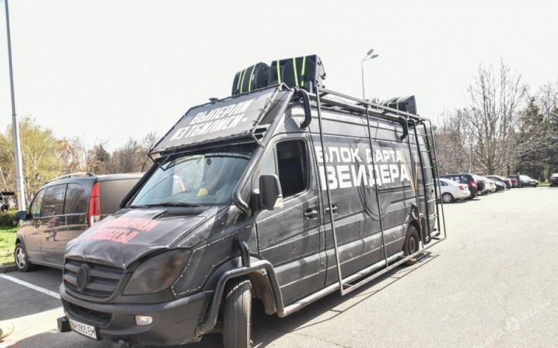 Глава «Блока Дарта Вейдера» и Чубакка подарили Саакашвили мангал и шампура