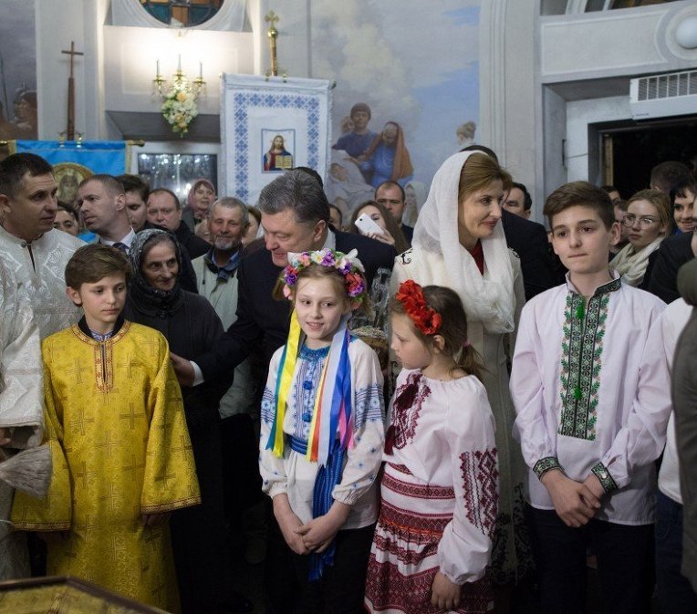 Как семейство Порошенко за Украину молилось