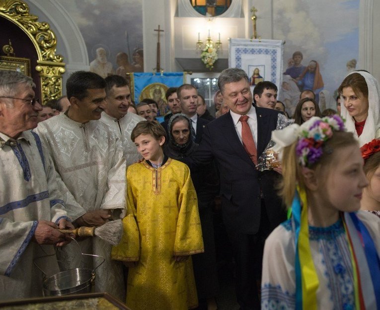 Как семейство Порошенко за Украину молилось