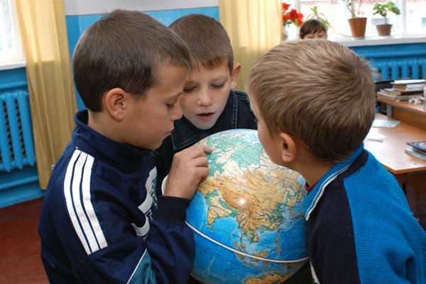 В Белоруссии запретили глобусы и карты с русским Крымом