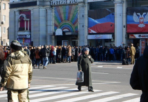 Проститься с героем ДНР Моторолой пришли 10 000 человек