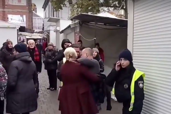 "Это позор!"- В Ивано-Франковске топла людей против полицейских
