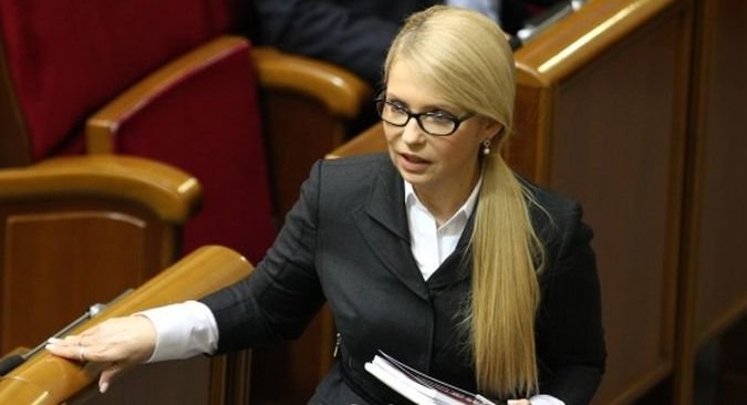 Тимошенко обвиняет Гройсмана в том, что тот поднял зарплату вдвое себе и своим друзьям