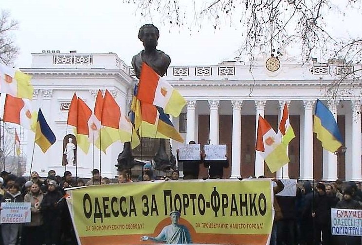 Одесситы потребовали у Порошенко ввести для Донбасса льготный режим