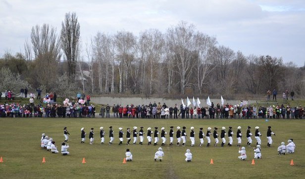 В Лутугино больше двух тысяч человек праздновали День народного единства