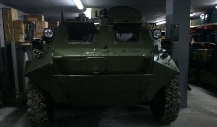 Под Киевом полиция нашла бункер с оружием и БТРом