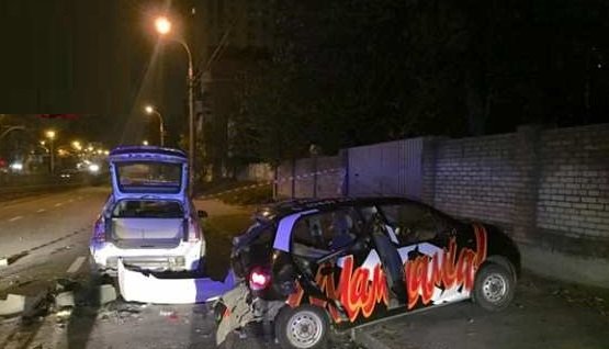 В Киеве сын украинского депутата разбил две машины, среди которых полицейская