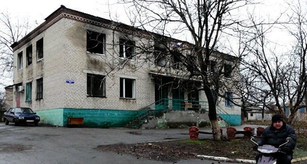 Порошенко ввел военно-гражданские администрации в Золотом и Зайцево