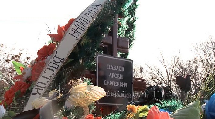 Глава Республики Александр Захарченко почтил память Героя ДНР Арсена Павлова