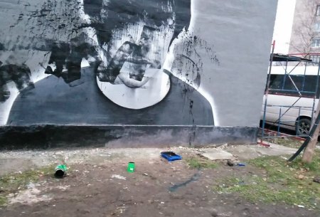 В Санкт-Петербурге второй раз испортили граффити с Моторолой