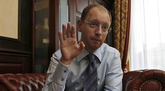 Яценюк отрицает покупку вилл и собирается подать иск в суд