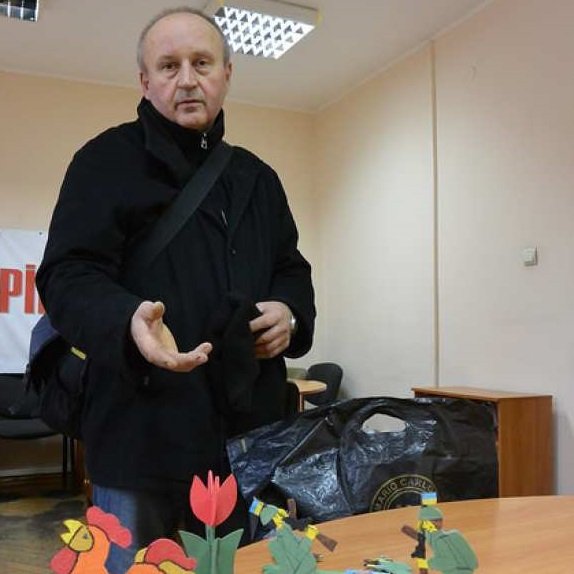 На Украине школьников учат делать антипутинские игрушки на уроках труда