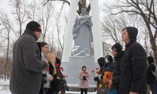 Луганск почтил память Неизвестного солдата