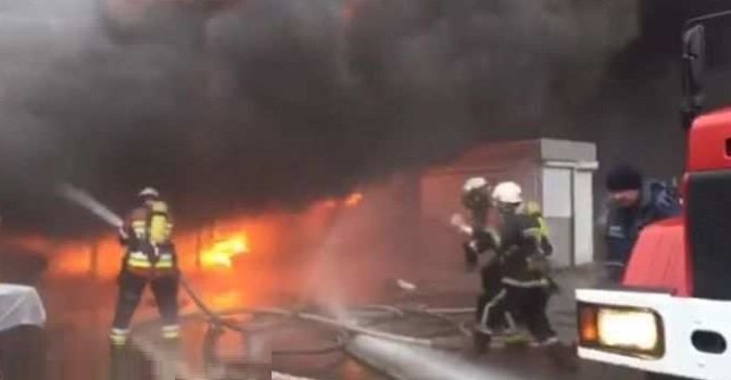 Масштабный пожар в Киеве парализовал метро