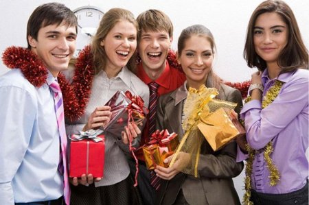 Что подарить коллегам на Новый год
