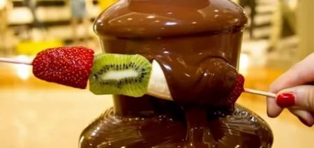 Фрукты в шоколаде – изысканный десерт на любое торжество 