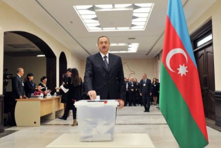 Алиев назначил в Азербайджане внеочередные президентские выборы 