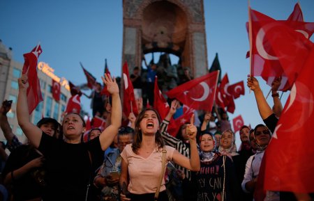 В Турции приостановлена деятельность всех государственных театров