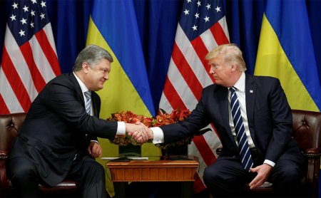 Трамп поздравил украинцев с Днем независимости и пообещал, что США "будут стоять рядом"