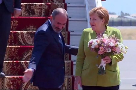 Канцлер Германии Ангела Меркель впервые прибыла в Армению