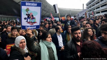 В Германии вышли на протест против визита турецкого диктатора
