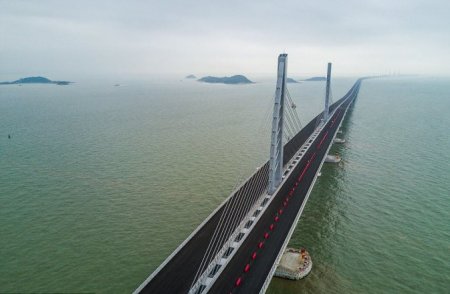 Самый длинный в мире морской мост построили в Китае 
