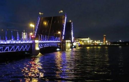 Закрытие сезона развода мостов в Санкт-Петербурге в ноябре 